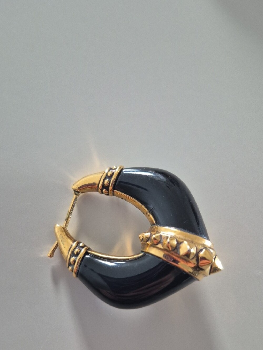 Alexander McQueen Gold and Black Horn Hoop Earrings - Picture 16 of 16